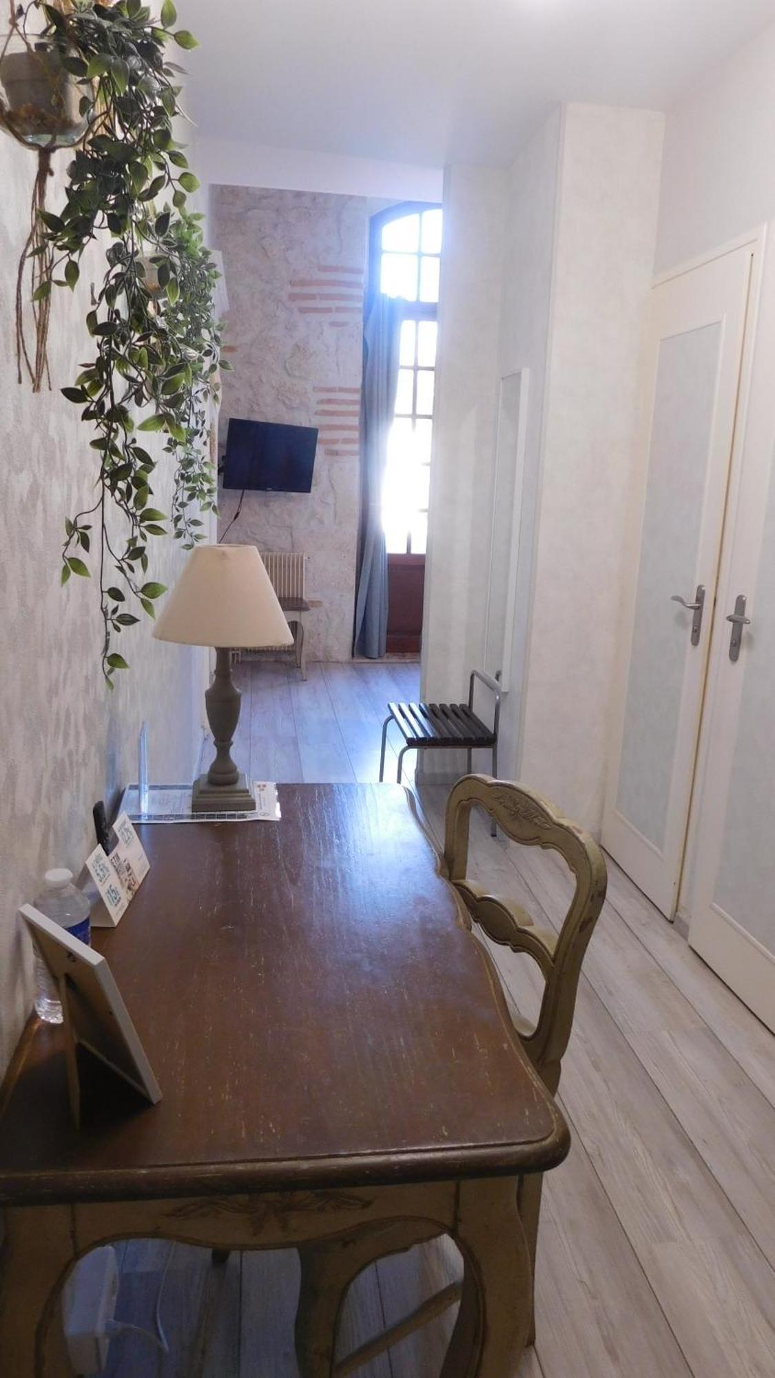 Logis Hotel Le Prince Noir Sérignac-sur-Garonne المظهر الخارجي الصورة
