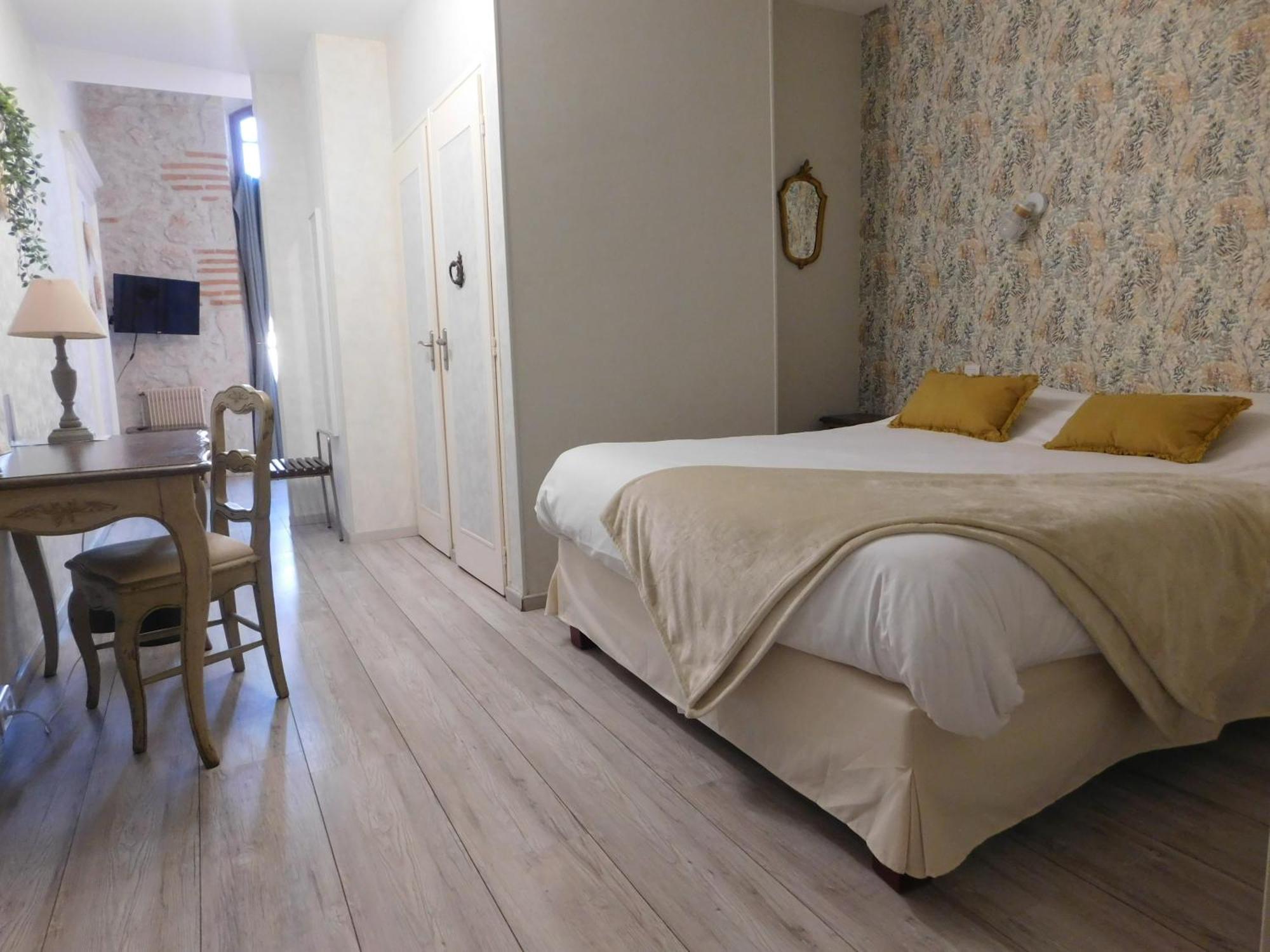 Logis Hotel Le Prince Noir Sérignac-sur-Garonne المظهر الخارجي الصورة