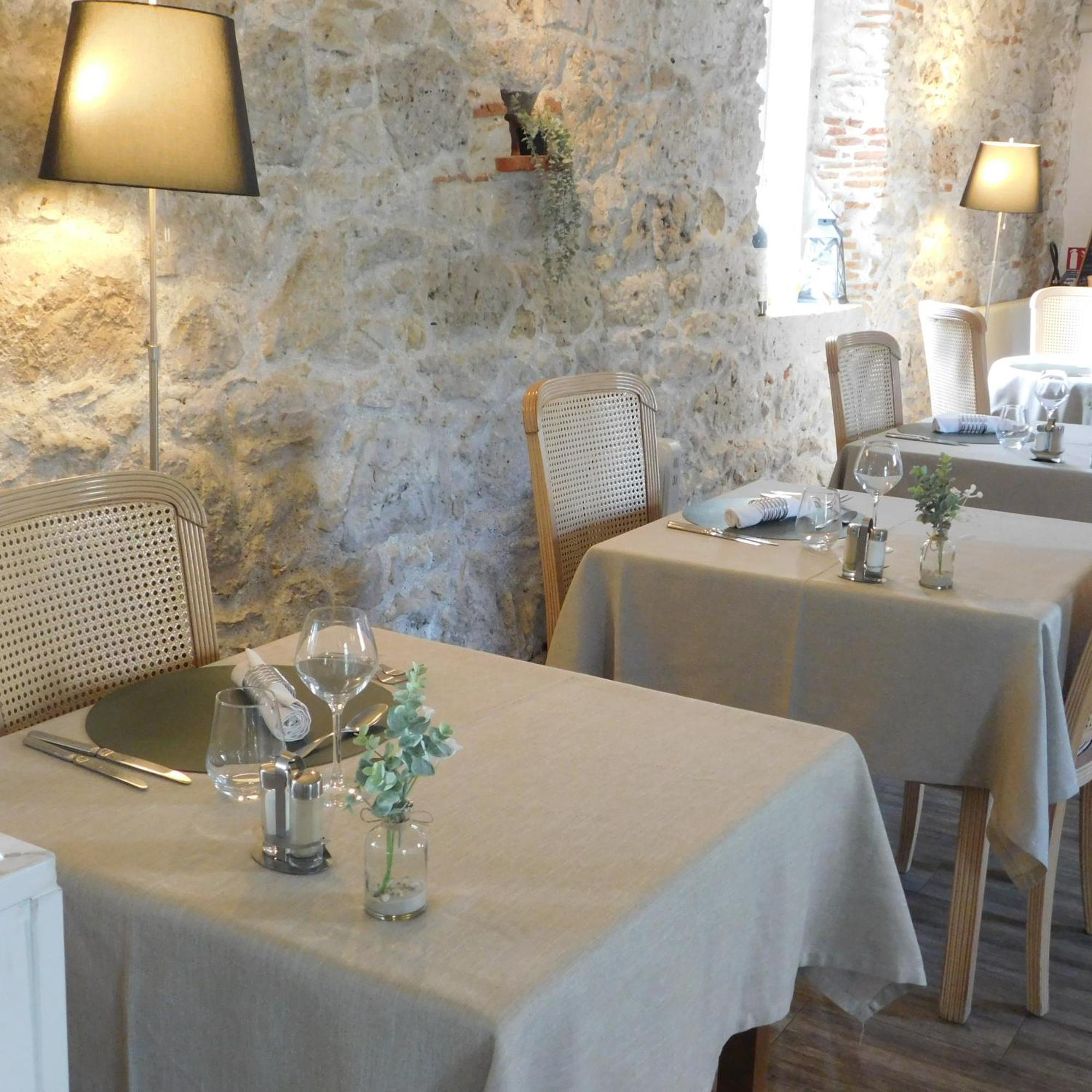 Logis Hotel Le Prince Noir Sérignac-sur-Garonne المظهر الخارجي الصورة