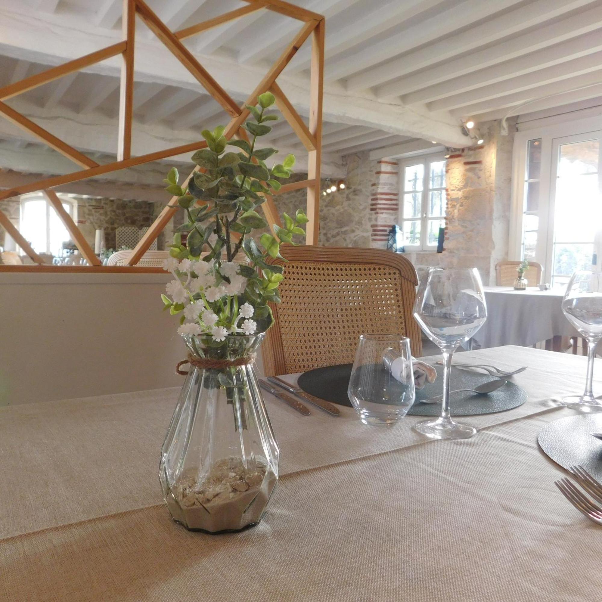 Logis Hotel Le Prince Noir Sérignac-sur-Garonne المظهر الخارجي الصورة