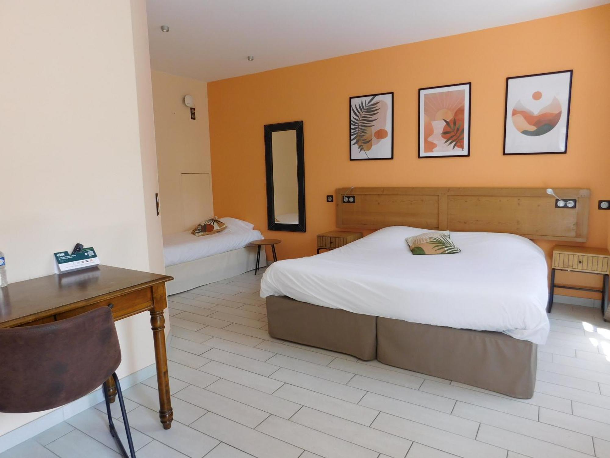 Logis Hotel Le Prince Noir Sérignac-sur-Garonne المظهر الخارجي الصورة