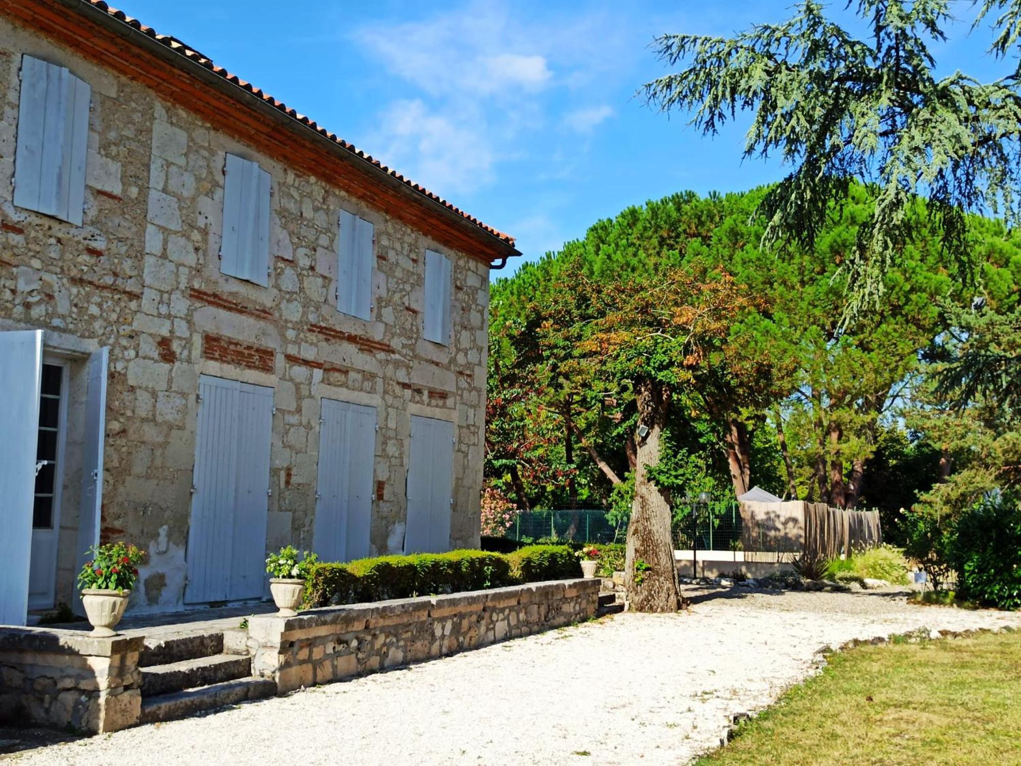 Logis Hotel Le Prince Noir Sérignac-sur-Garonne المظهر الخارجي الصورة