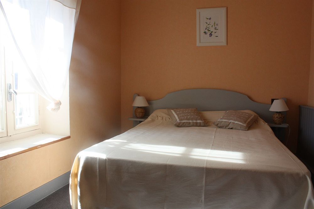 Logis Hotel Le Prince Noir Sérignac-sur-Garonne المظهر الخارجي الصورة